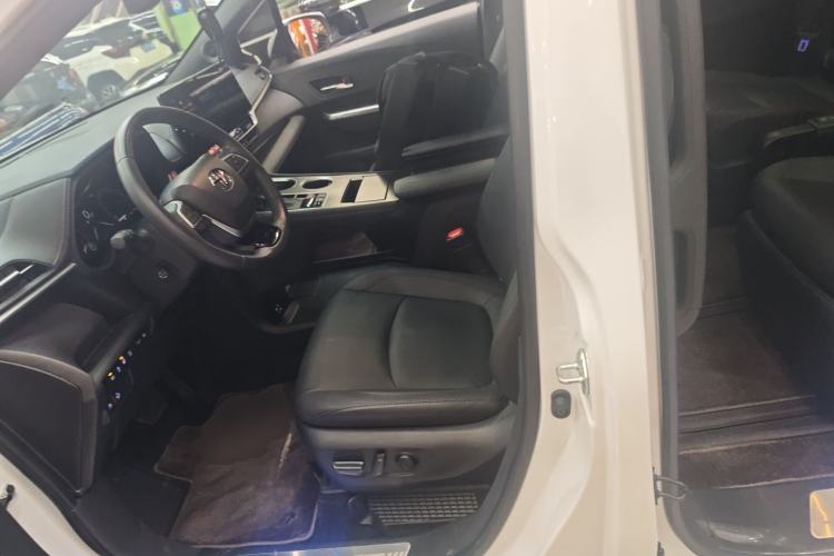 Used Toyota Sienna 2021 2.5L Hybrid Platinum Edition