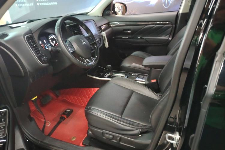 Used Mitsubishi Outlander 2019 2.0L Two-Wheel Drive Comfort Edition 5 Seats China VI Standard
