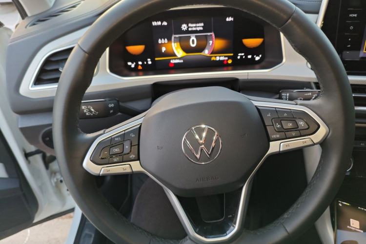 Used Volkswagen T-ROC 2024 280TSI DSG Two-Wheel-Drive Time Edition
