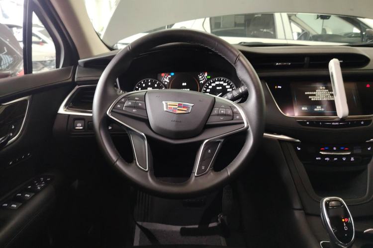 Used Cadillac XT5 2018 25T Luxury Model
