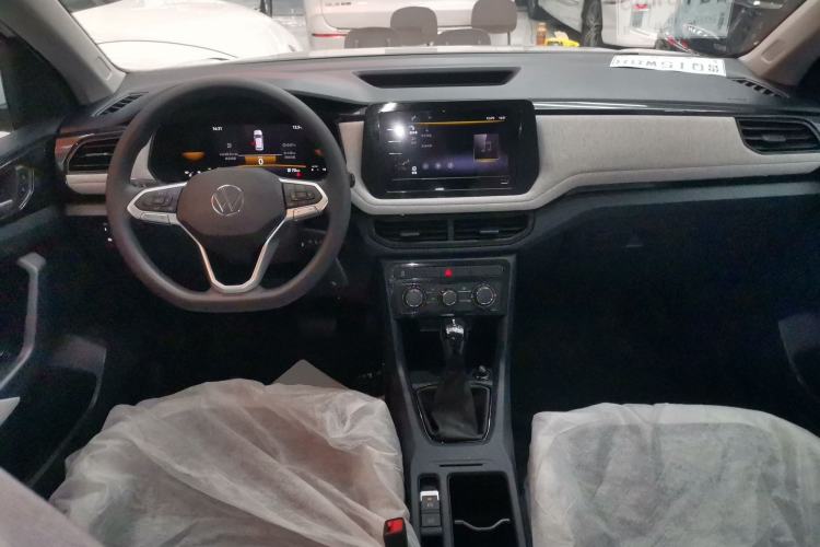 Used Volkswagen Tharu 
