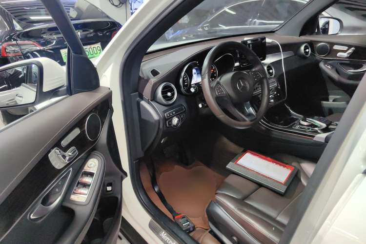 Used Mercedes-Benz GLC 2019 Facelift GLC 260 L 4MATIC Luxury Model
