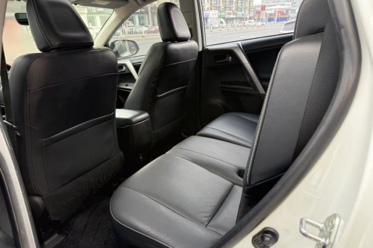 Used Toyota RAV4 2016 2.0L CVT 4x4 New Edition China V Standard