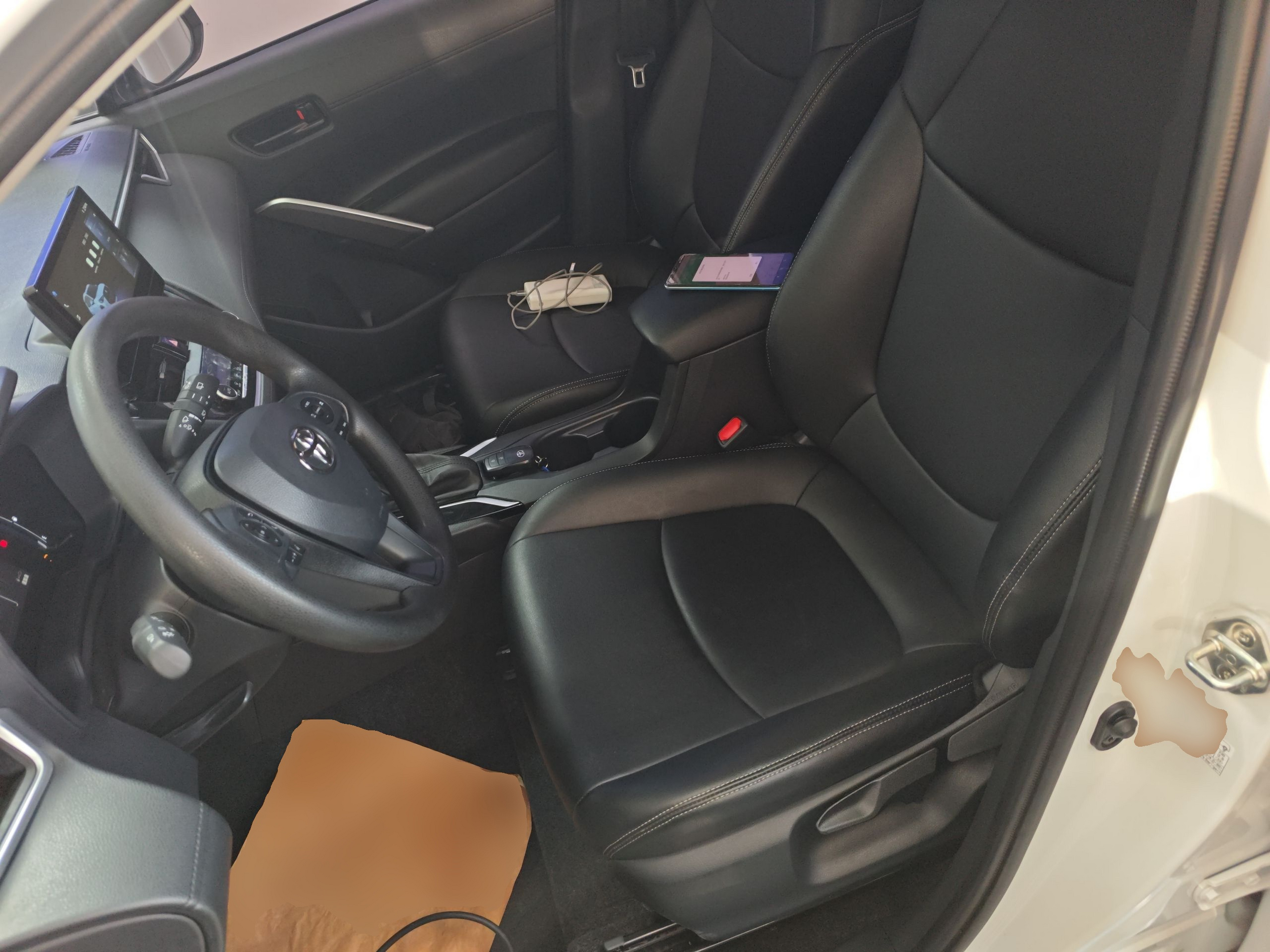 المقاعد الأمامية داخل السيارة