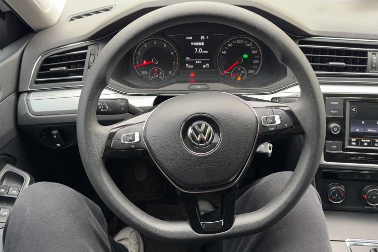 Used Volkswagen Lamando 2019 230TSI DSG Fashion Edition China VI
