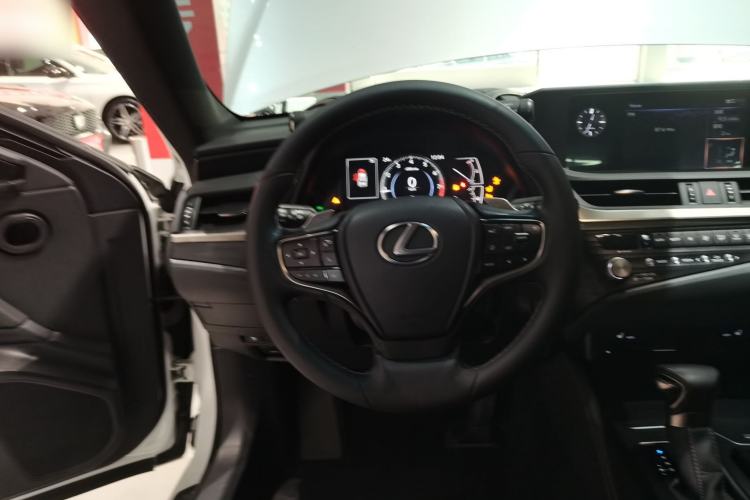 Used Lexus ES 2020 200 Excellence Edition
