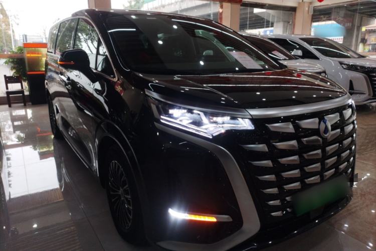 Used Denza D9 2022 DM-i 1040 Prestige Model