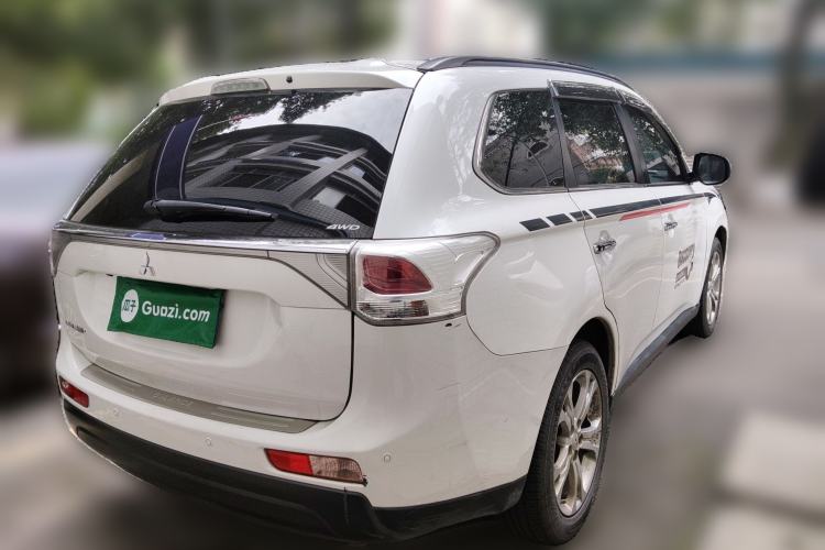 Used Mitsubishi Outlander (Import) 2013 2.4L Four-Wheel Drive Luxury Navigation Version 7 Seats