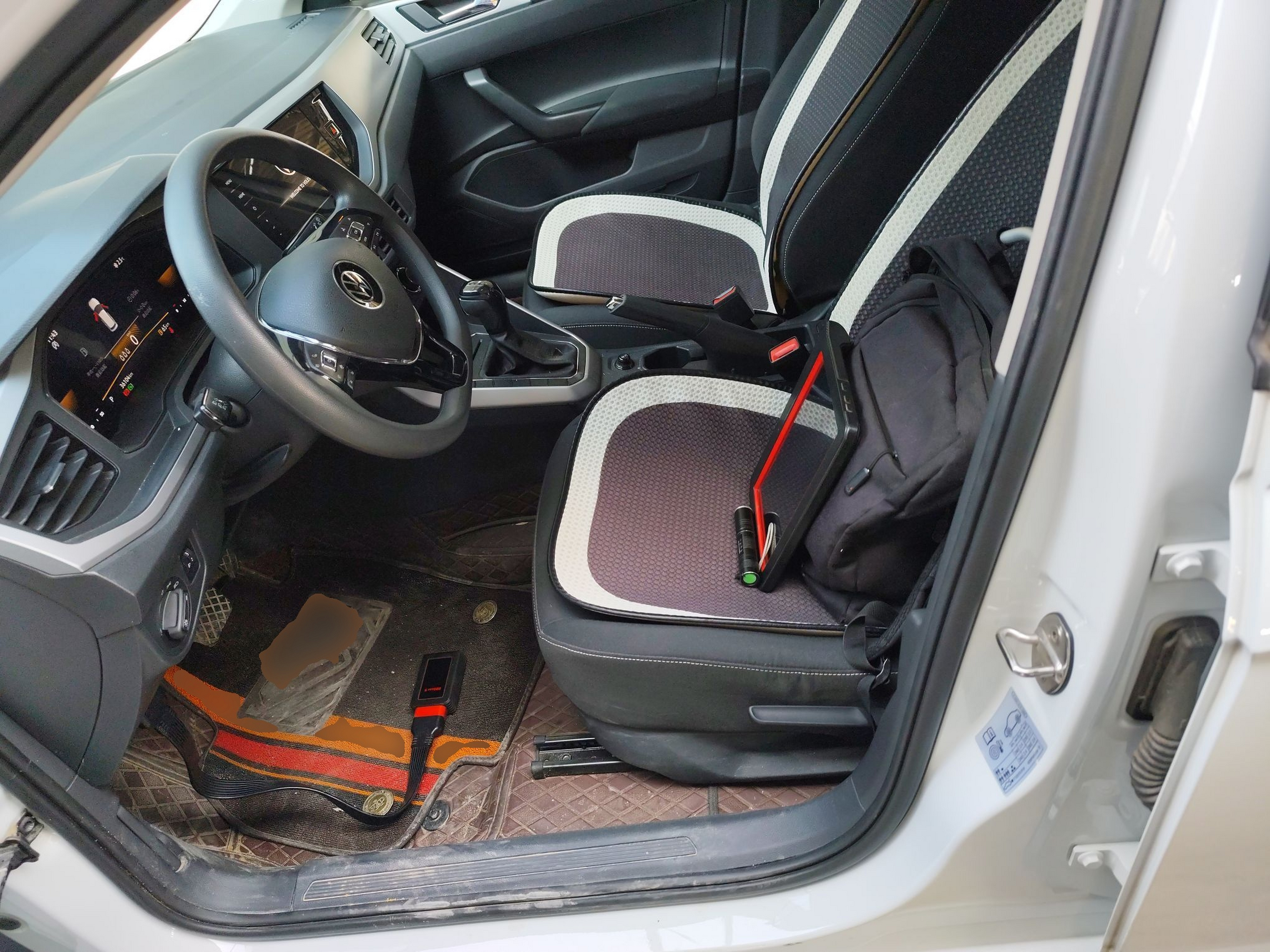 Переднее сиденье в автомобиле