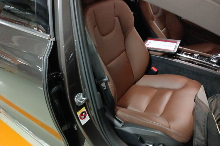 Used Volvo S90 2024 B5 Zhiyi Luxury Edition
