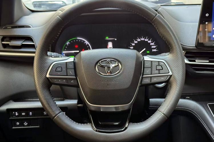 Used Toyota Sienna 2023 2.5L Hybrid Deluxe Edition
