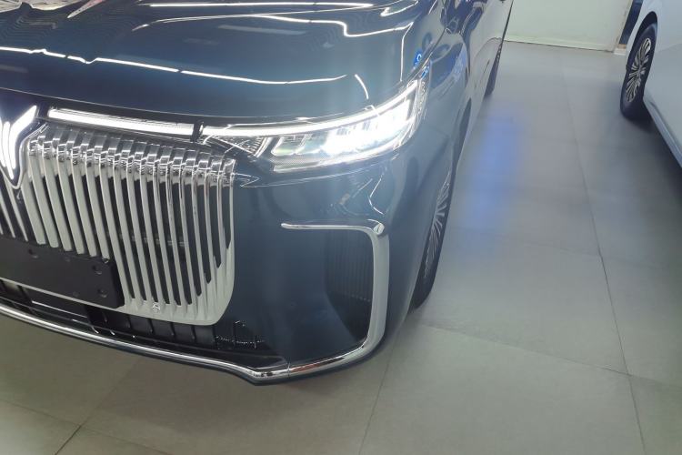 Used VOYAH Dream 2025 PHEV Four-Wheel-Drive Flagship Kunpeng Edition
