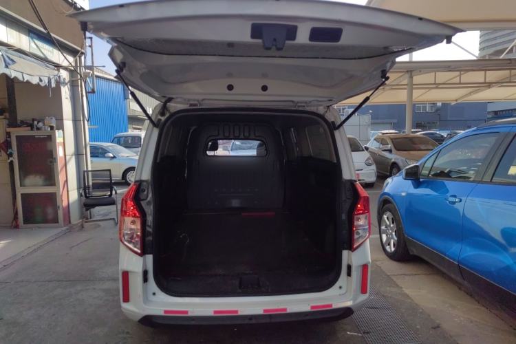 Used Wuling Zhengcheng 2021 1.5T Manual Comfort Version with Enclosed Windows
