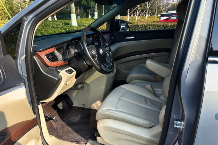 Used Buick GL8 2018 28T Luxury Model China VI Standard
