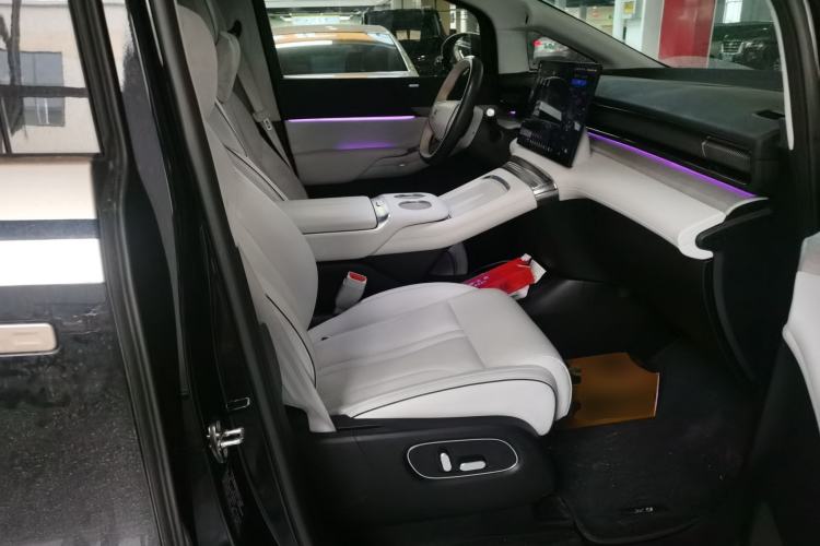 Used XPeng X9 2024 702 Ultra-Long Range Max
