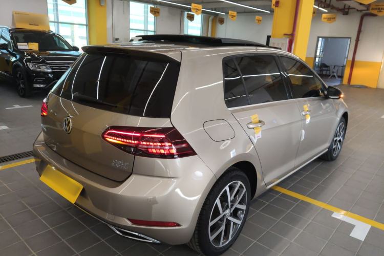 Used Volkswagen Golf 2018 230TSI Automatic Luxury Version
