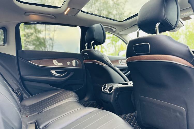 Used Mercedes-Benz E-Class 2018 Facelift E 300 L Luxury Edition
