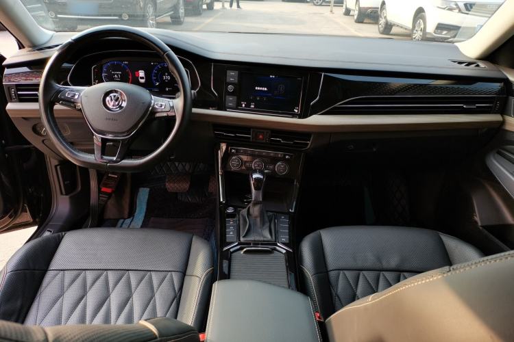 Used Volkswagen Passat 2019 330TSI Luxury Edition China VI Standard
