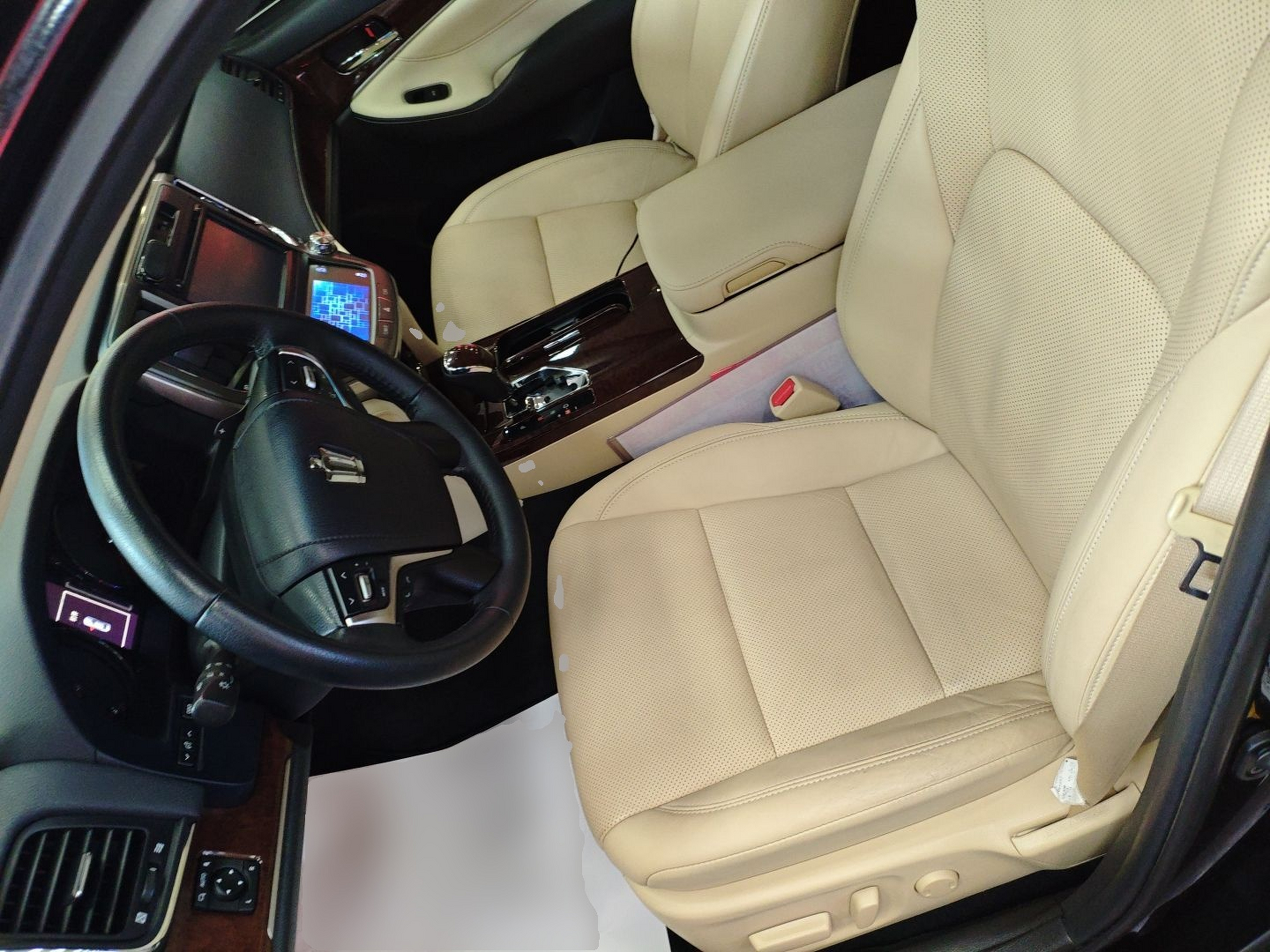 Переднее сиденье в автомобиле