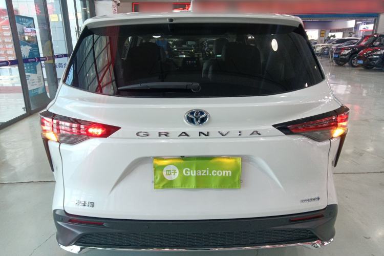 Used Toyota Granvia 2023 2.5L Hybrid Comfort Edition
