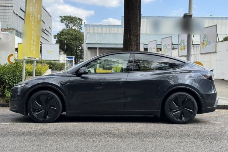 Used Tesla Model Y 2025 Rear-Wheel-Drive Version