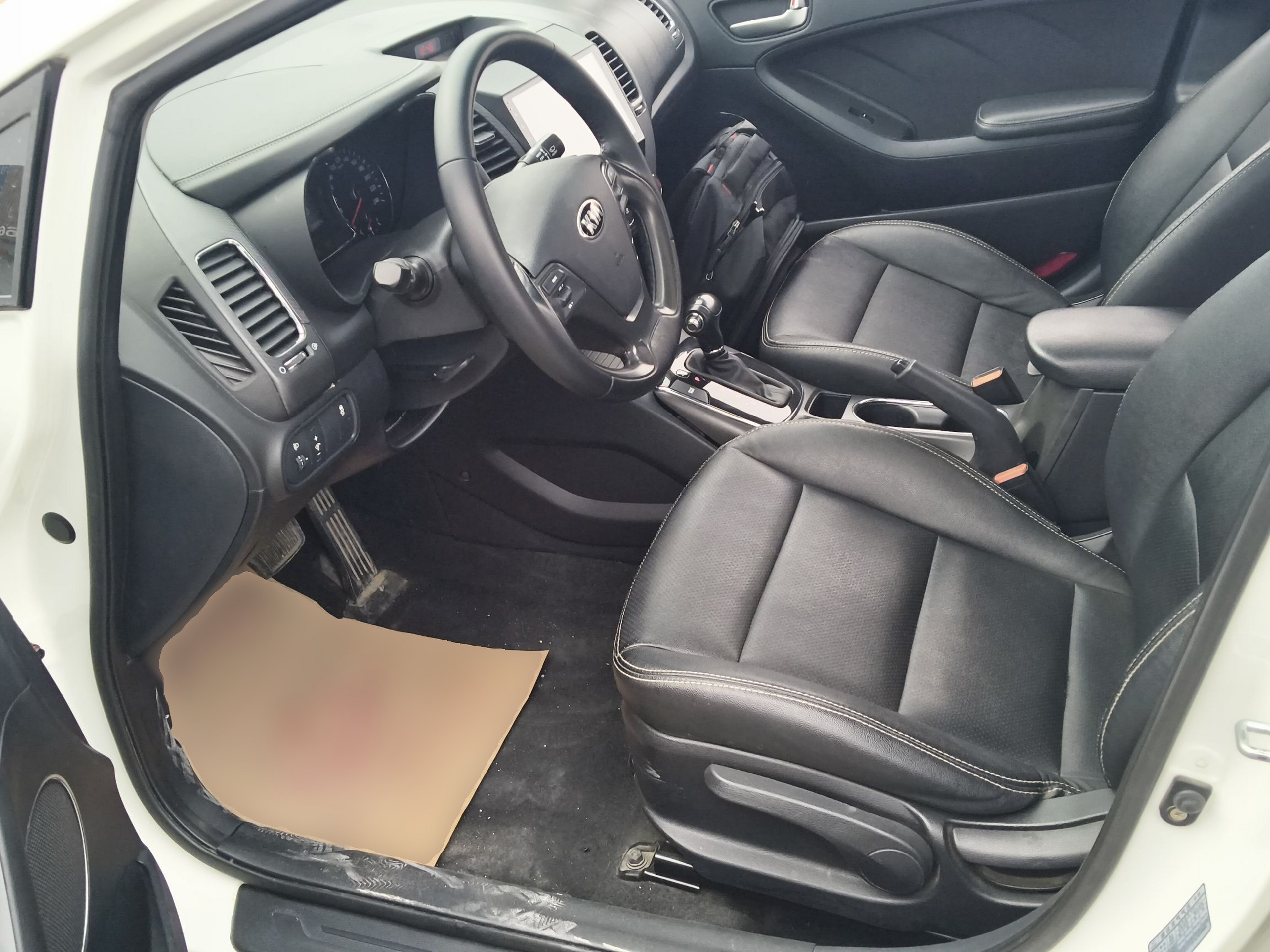 Переднее сиденье в автомобиле