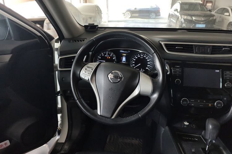 Used Nissan X-Trail 2015 2.0L CVT Comfort MAX Edition 2WD
