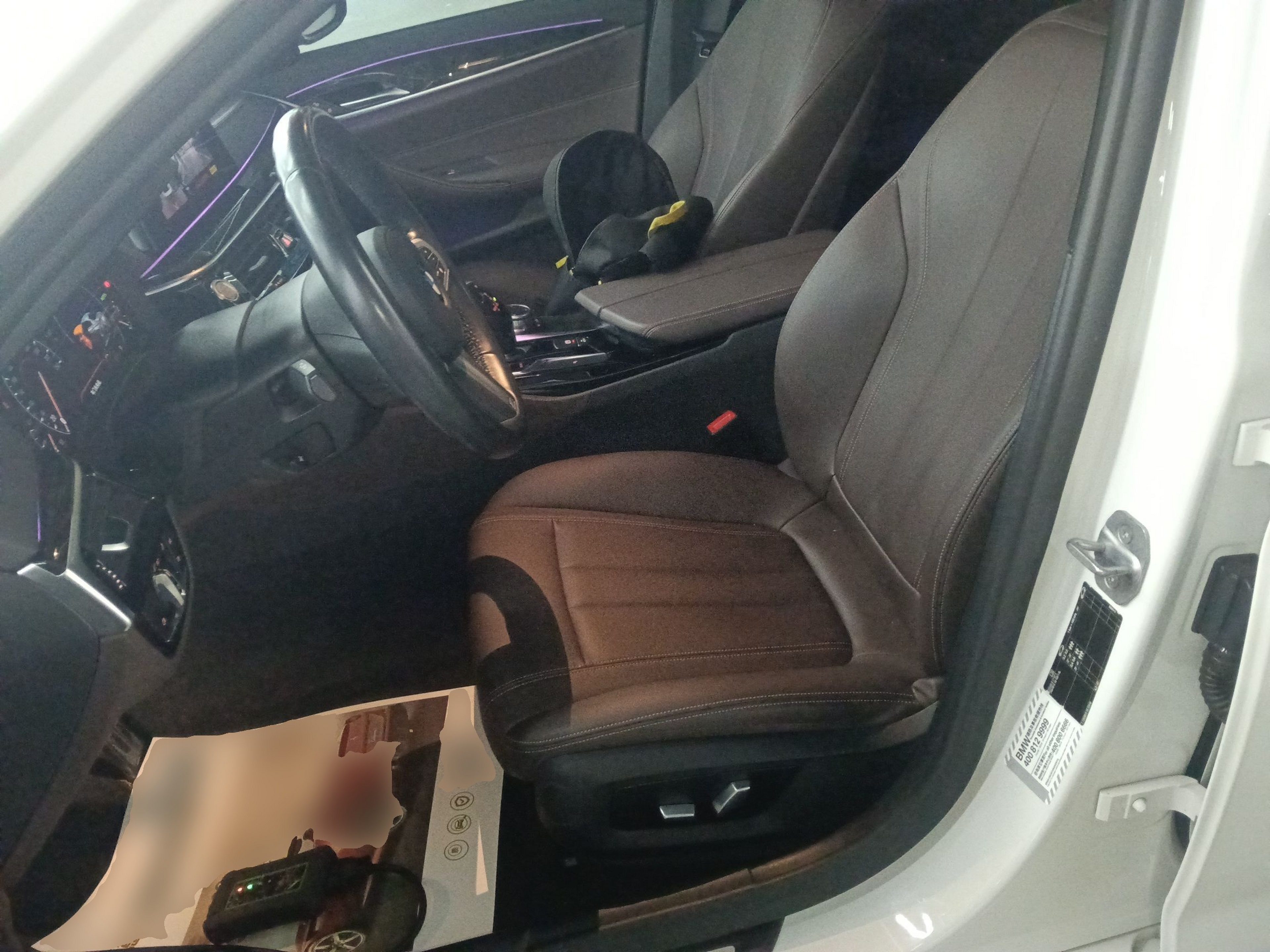 Переднее сиденье в автомобиле