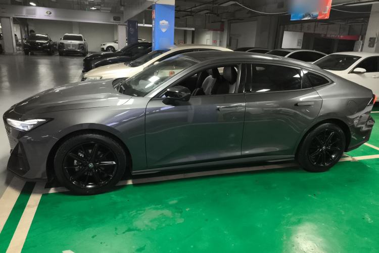 Used Changan UNI-V 2022 1.5T Prestige Version
