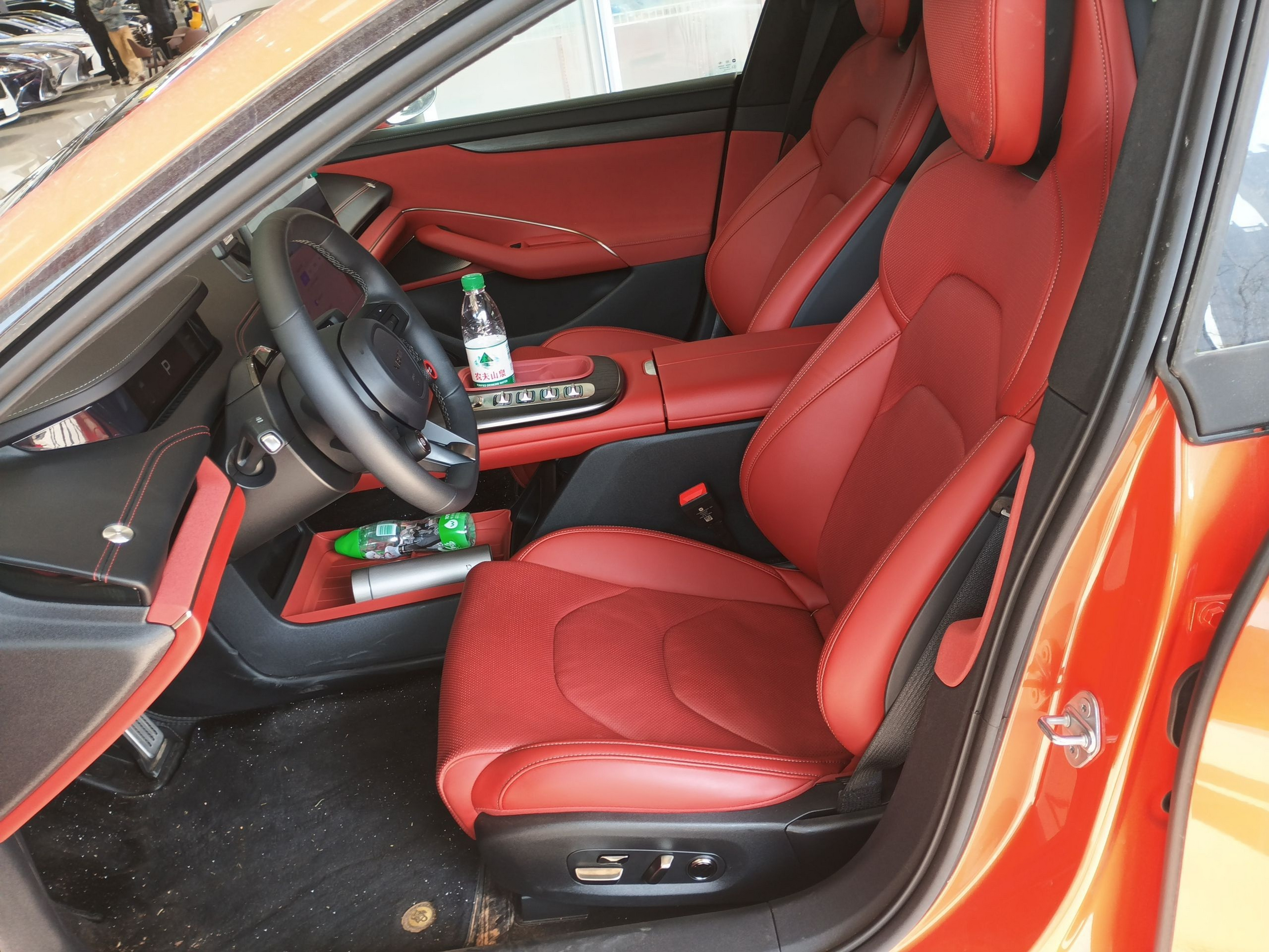 Переднее сиденье в автомобиле