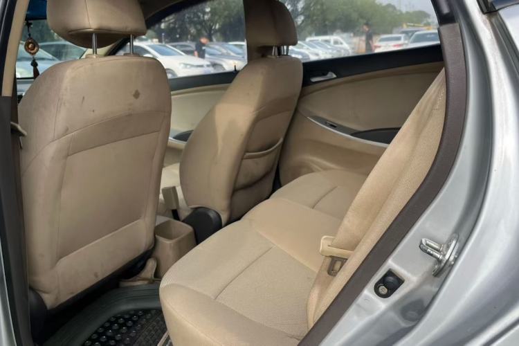 Used Hyundai Verna 2010 Sedan 1.4L Manual Comfort GS
