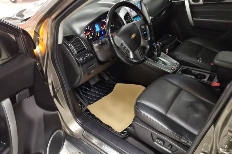 Used Chevrolet Captiva 2015 2.4L 4x4 Flagship Edition 7-Seater
