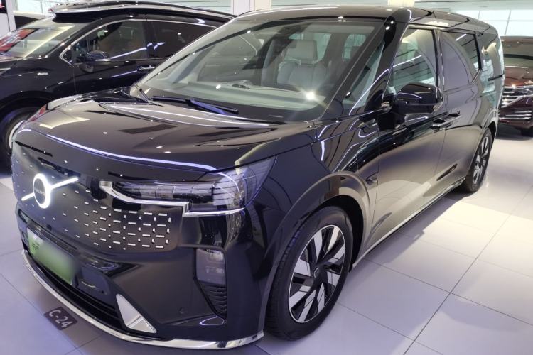 Used Volvo EM90 2025 Ultra Six-Seater