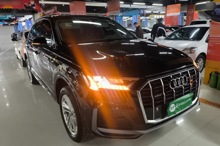 Used Audi Q7 2023 45 TFSI quattro S line Sport model
