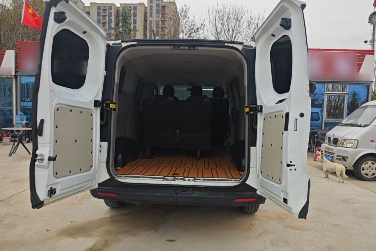 Used SAIC MAXUS Xintu V70 2023 2.0T Elite Edition Automatic Short Wheelbase Low Roof – 5/6 Seats
