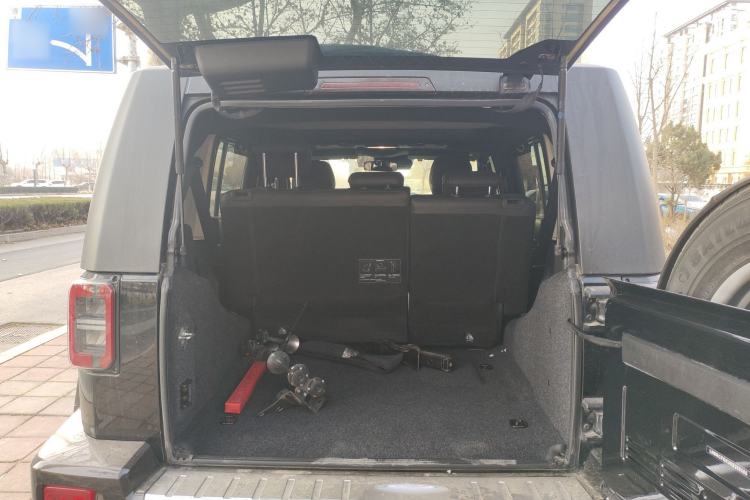 Used  BJ40 2019 2.3T Automatic Four-Wheel Drive Urban Hunter Edition Premium Model China VI Emission Standard
