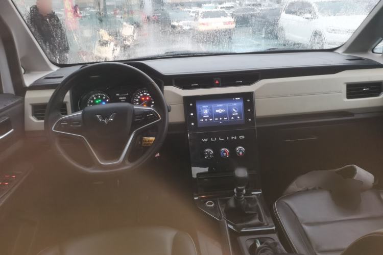 Used Wuling Hongguang PLUS 2020 1.5L Manual Comfort 7-Seater
