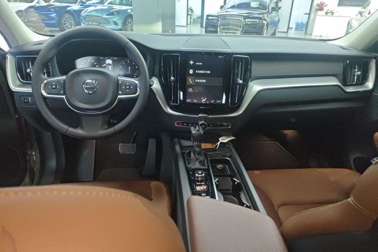 Used Volvo XC60 2019 T5 4x4 Zhiyuan Edition China VI Standard
