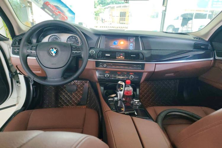 Used BMW 5 Series 2014 520Li Elegant Model
