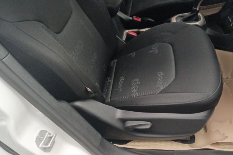 Used  Renegade 2018 Connected Large Screen Version 180T Automatic High-Energy Edition
