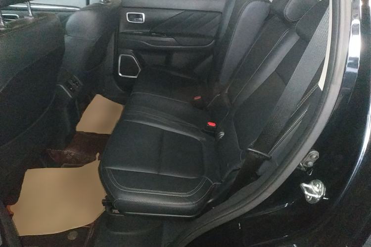 Used Mitsubishi Outlander 2019 2.4L 4x4 Zhi Xiang Edition 7 Seats China VI Standard