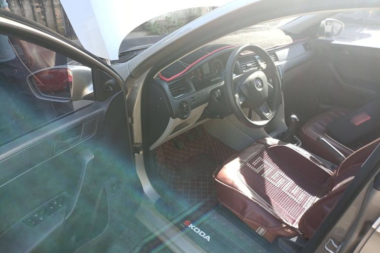 Used Skoda Rapid 2015 1.4L Manual Enjoyment Model
