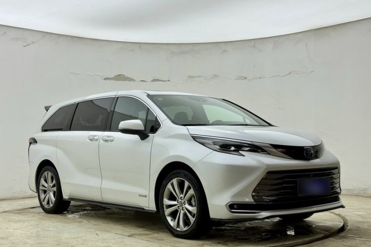 Used Toyota Sienna 2023 2.5L Hybrid Deluxe Edition
