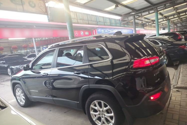 Used  Cherokee 2016 2.4L Leading Smart Version