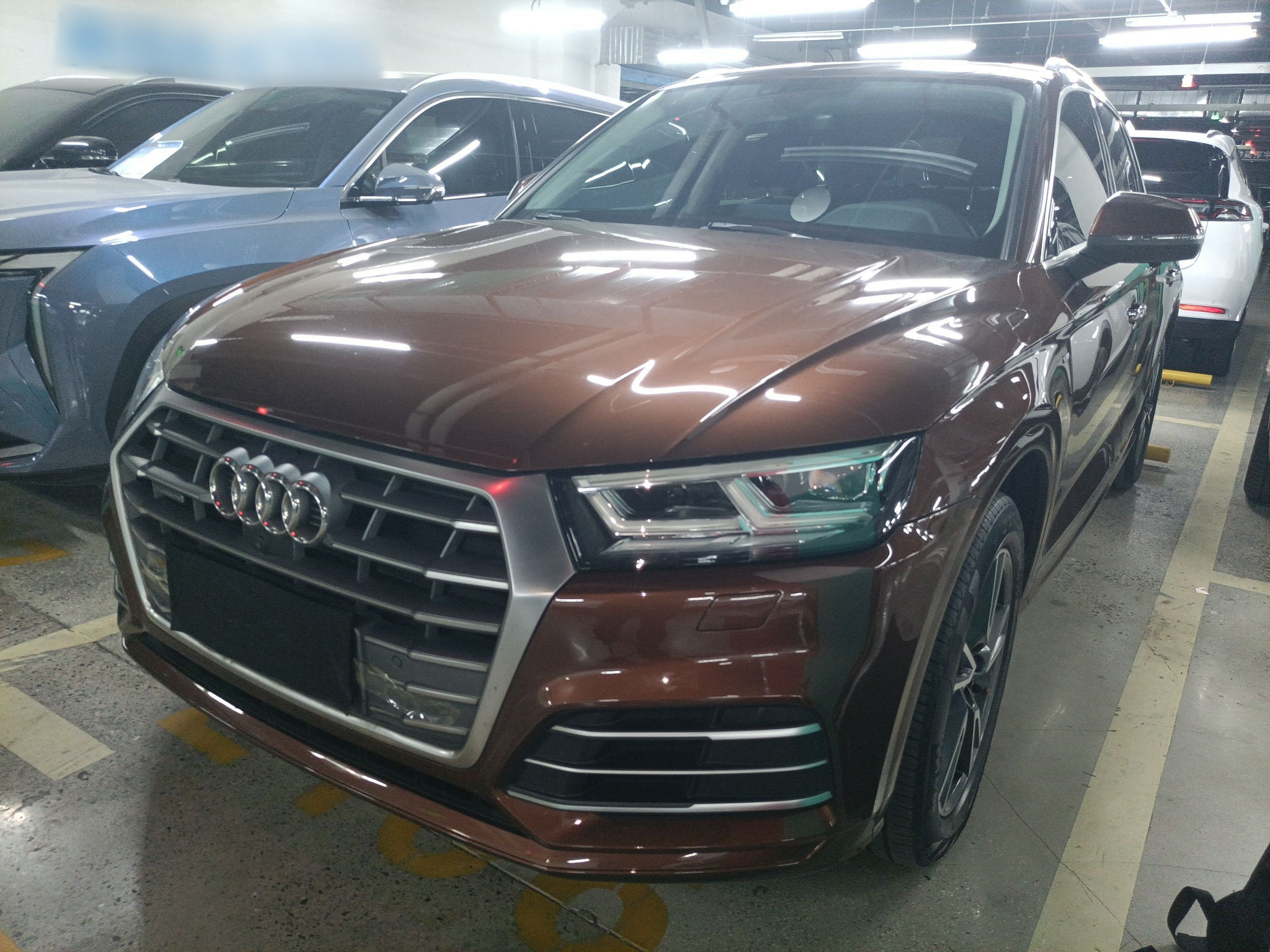 Под передней частью автомобиля