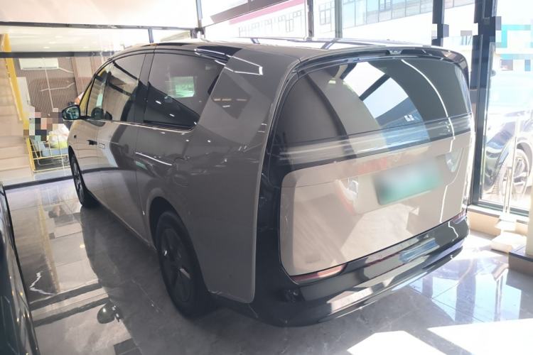Used Li Auto MEGA 2024 Ultra Model
