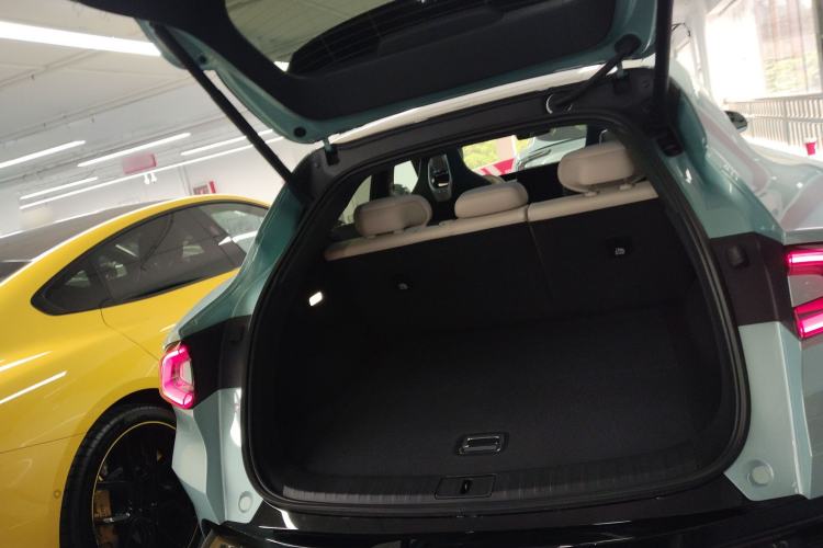 Used  YU7 2025 Ultra-Long Range High-Performance All-Wheel-Drive Max Edition