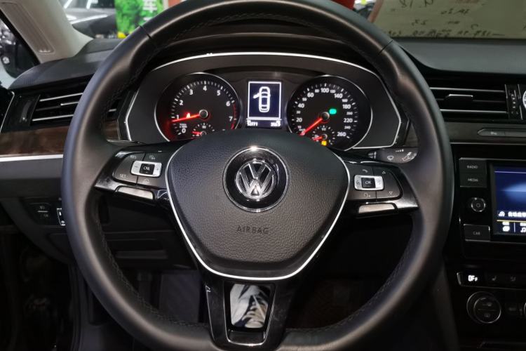 Used Volkswagen Magotan 2018 330TSI DSG Luxury Model
