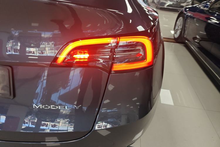 Used Tesla Model Y 2021 Long-Range All-Wheel-Drive Version 3D7