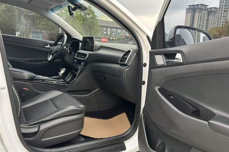 Used Hyundai Tucson 2019 280TGDi Dual-Clutch Two-Wheel Drive Fashion Edition China V Standard
